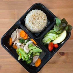 ผัดบล็อคเคอรี่อกไก่