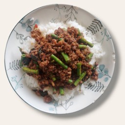 ผัดพริกแกงเนื้อสับ