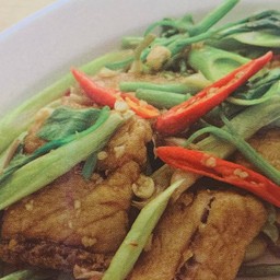 เนื้อปลากระพงผัดขึ้นฉ่าย