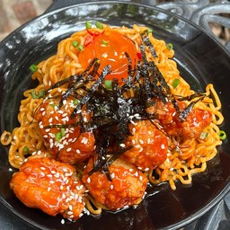 มาม่าเกาหลี ไข่ดอง&ไก่กรอบซอสเกาหลีสไปซี่