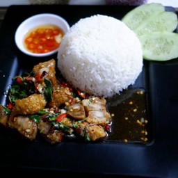 ข้าวกะเพราหมูกรอบ
