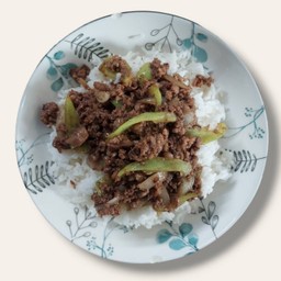 ผัดพริกหยวกเนื้อสับ