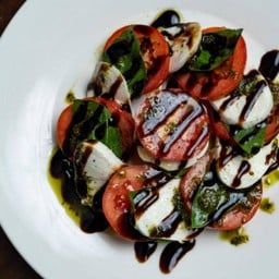Caprese salad (Mozzarella Salad)