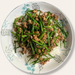 ผัดดอกกุยช่ายหมูสับ
