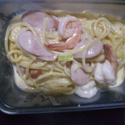 สปาเก็ตตี้ครีมซอสไส้กรอก