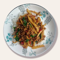 ผัดหน่อไม้หมูสับ