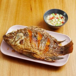 ปลานิลทอดน้ำปลายำแอปเปิ้ล