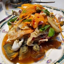 ยำไข่เยี่ยวม้าเค็ม