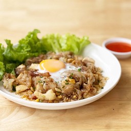 N002 ก๋วยเตี๋ยวคั่วไก่ไข่อบ