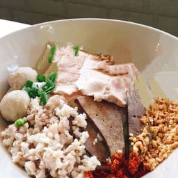 แห้งคลุก(ซอสซีอิ๊วดำสูตรของร้าน)