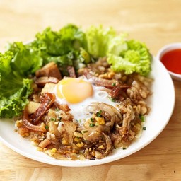 N 004 ก๋วยเตี๋ยวคั่วไก่หมึกกรอบไข่อบ
