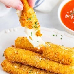 [อร่อยซ่ากับโค้ก] Cheese Stick (5 Pieces) +  โค้ก ไม่มีน้ำตาล (ขวด) 