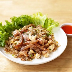 N 003 ก๋วยเตี๋ยวคั่วไก่หมึกกรอบ