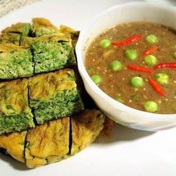 น้ำพริกกะปิ ไข่ชะอมทอด