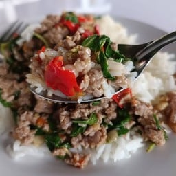ราดหน้ายอดผัก อาหารตามสั่ง