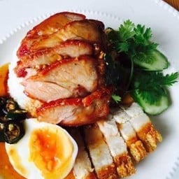 ข้าวหมูแดง+หมูกรอบ