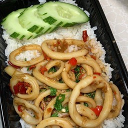 กระเพราปลาหมึก+หมูสับ