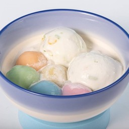 ไอศกรีมรวมมิตร + บัวลอยมีไส้