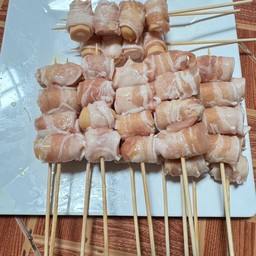 ไส้กรอกชีสพันเบคอน