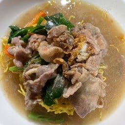 ราดหน้าหมูหมัก หมี่กรอบ