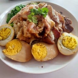 ข้าวขาหมูเจ้อ้วน-สามชัย สามชัย