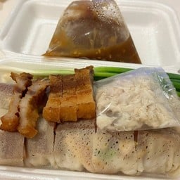 ปอเปี๊ยะสดปูหมูกรอบอาม่า เจ้าเก่าสีลม