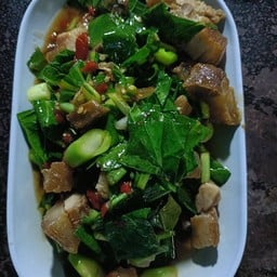 คะน้าหมูกรอบ(กับข้าว)