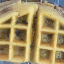 วาฟเฟิล ชิ้นใหญ่ มันม่วง