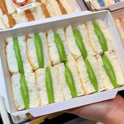 ขนมปังสังขยาจิ๋วใบเตย กล่องเล็ก 10 ชิ้น