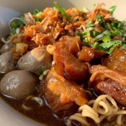 ก๋วยเตี๋ยวเรือ ป.ประเสริฐ (สาขาหน้าโรงเรียนสอนขับรถบุ่งหวาย)