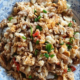 ไข่คั่วพริกเกลือราดข้าว