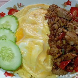 ข้าวกระเพราไก่ไข่ข้น