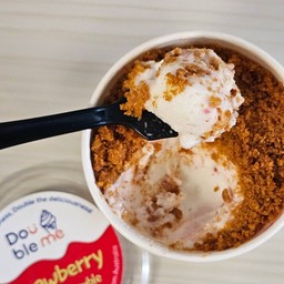 Strawberry Biscoff Crumble (take away)