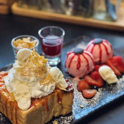 Strawberry Toast