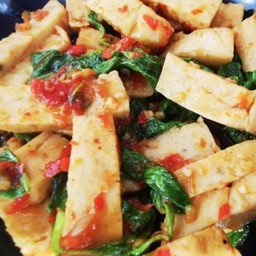 ข้าวกะเพราหมูยอ