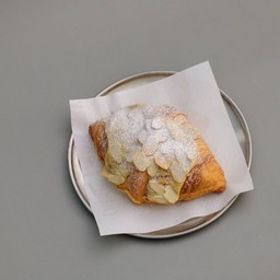 ALMOND CROISSANT