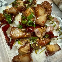 ข้าวกะเพราหมูทอดกรอบ