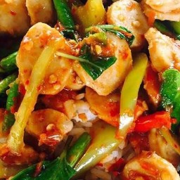 ผัดพริกเผาลูกชิ้น ราดข้าว