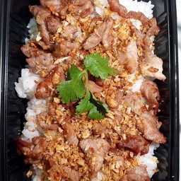 ไก่ทอดกระเทียมราดข้าว