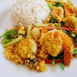 ผัดผงกระหรี่ราดข้าว