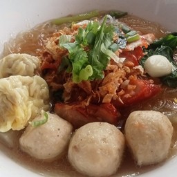 วุ้นเส้นเกี๊ยวหมูแดง น้ำใส