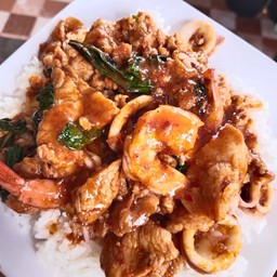 ผัดพริกแกง