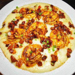 Garlic shrimp with cheese grits