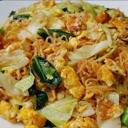 [อร่อยซ่ากับโค้ก] มาม่าผัดไข่+โค้กไม่มีน้ำตาล(กระป๋องเล็ก)