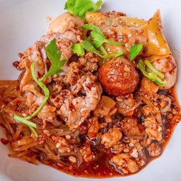 ชาม ก๋วยเตี๋ยวเส้นคลุก MRT เมโทลมอลล์ สิริกิตต์  ทางออกที่ 1