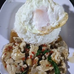 พริกแกงหมูชิ้นราดข้าว(ไม่มีไข่ดาว)