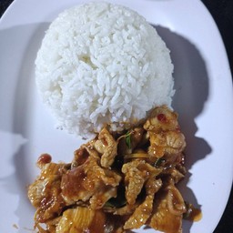 พริกแกงเนื้อราดข้าว