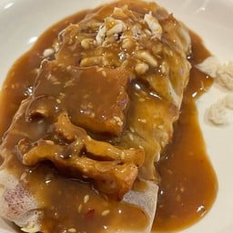 ปอเปี๊ยะสดปูหมูกรอบอาม่า เจ้าเก่าสีลม