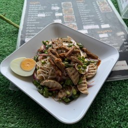 ยำขนมจีนไก่ยอ