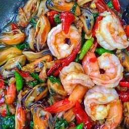 กระเพรากุ้ง+หอย